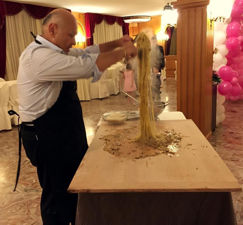Oscar E Amorina Montegiorgio Luaran gambar