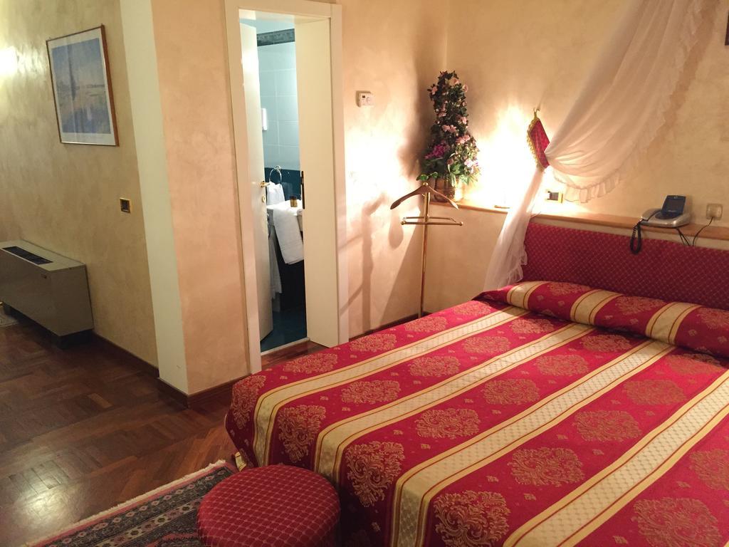 Oscar E Amorina Montegiorgio Bilik gambar