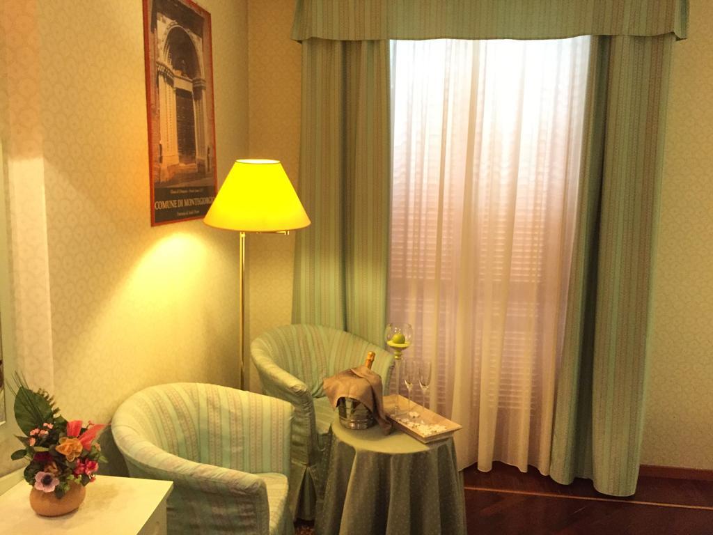 Oscar E Amorina Montegiorgio Bilik gambar